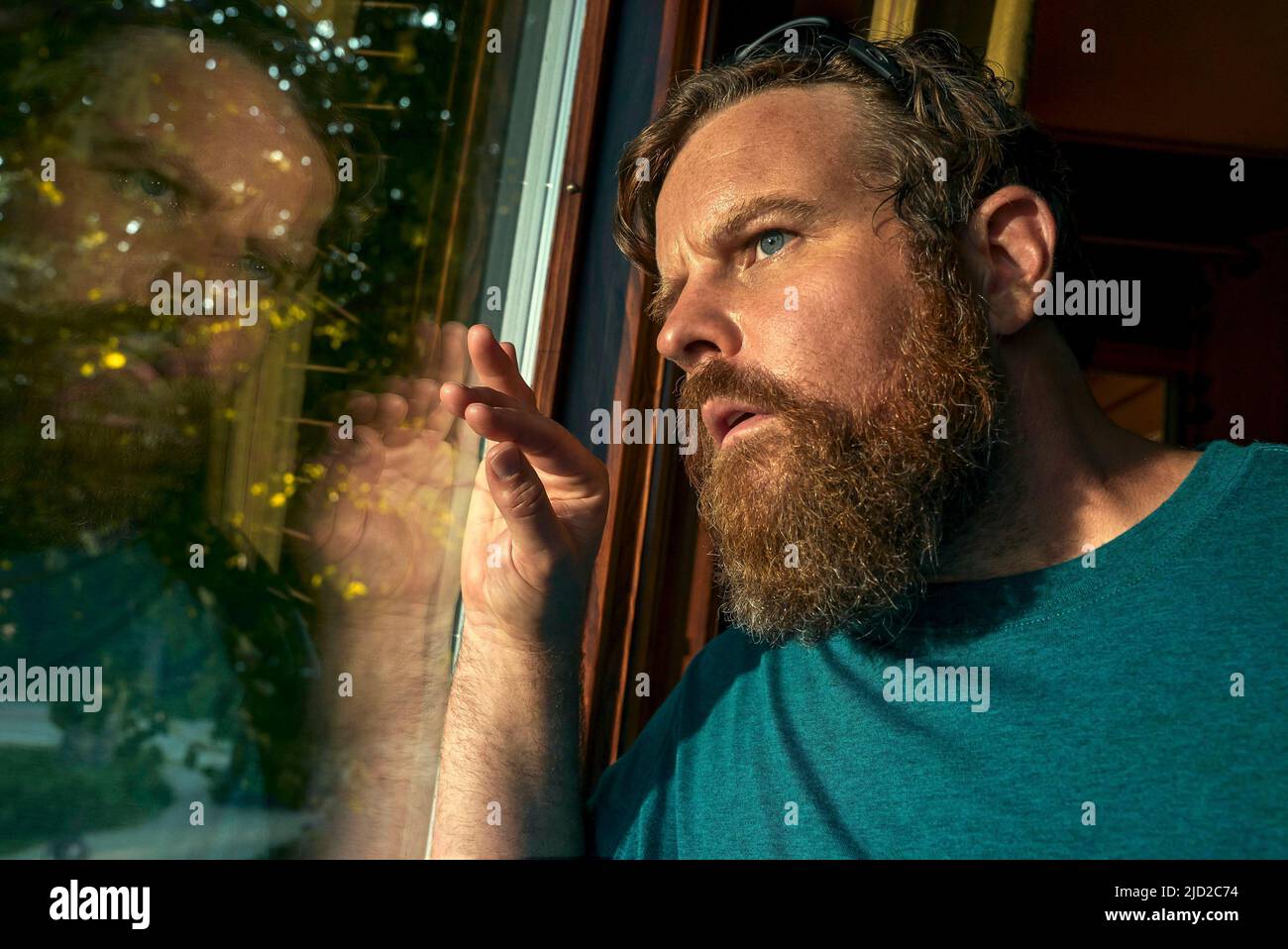 ADAM BARTLEY IN NIGHT SKY (2022), REGIE: JUAN JOSE CAMPANELLA, ROBERT PULCINI, PHILIP MARTIN UND SARA COLANGELO. Kredit: AMAZON STUDIOS / Album Stockfoto