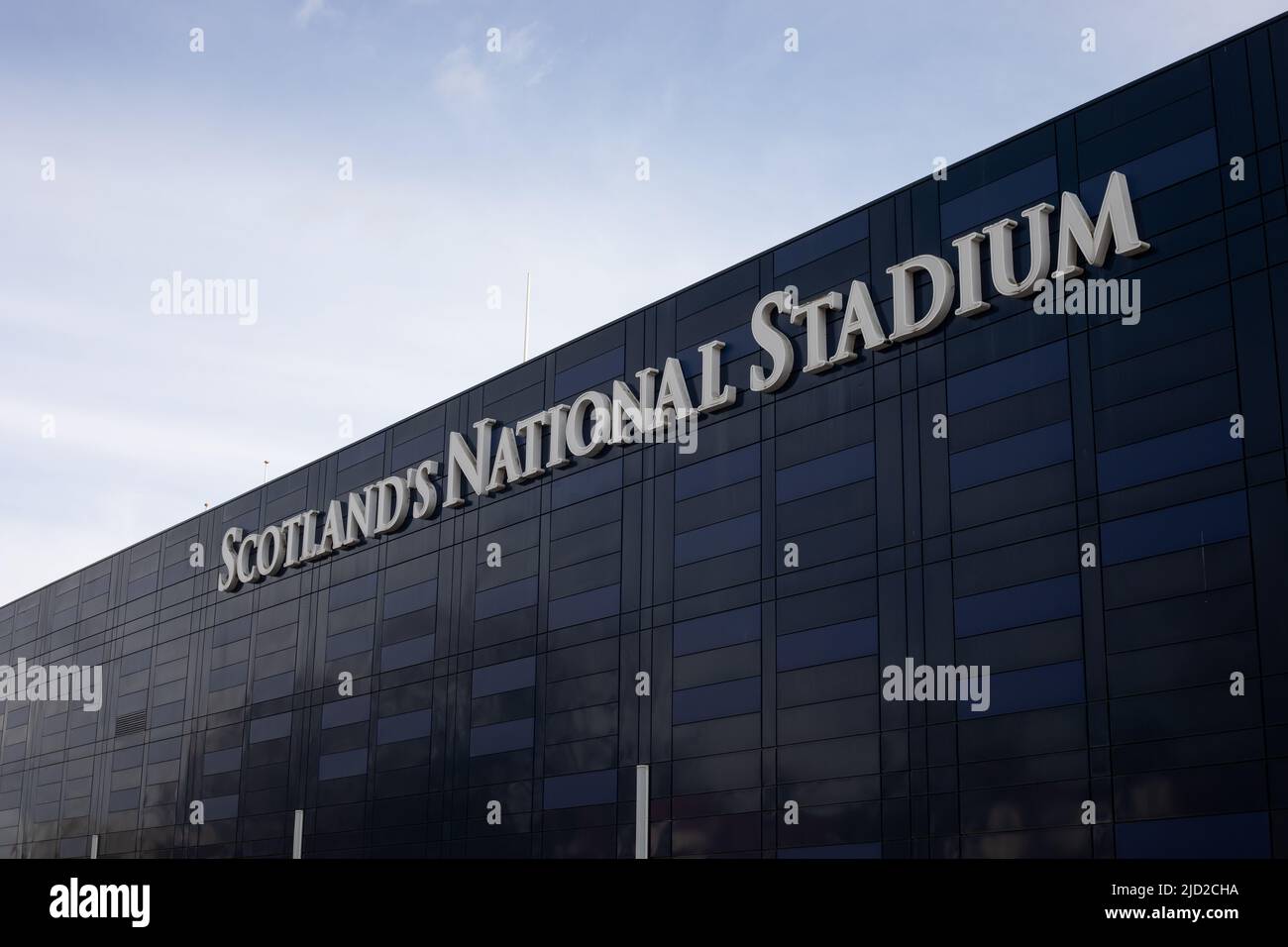 Blick auf den Hampden Park, das schottische Nationalstadion, in Mount Florida, in Glasgow, Schottland, 7. April 2022. N55 49,508' W4 15,291' Stockfoto