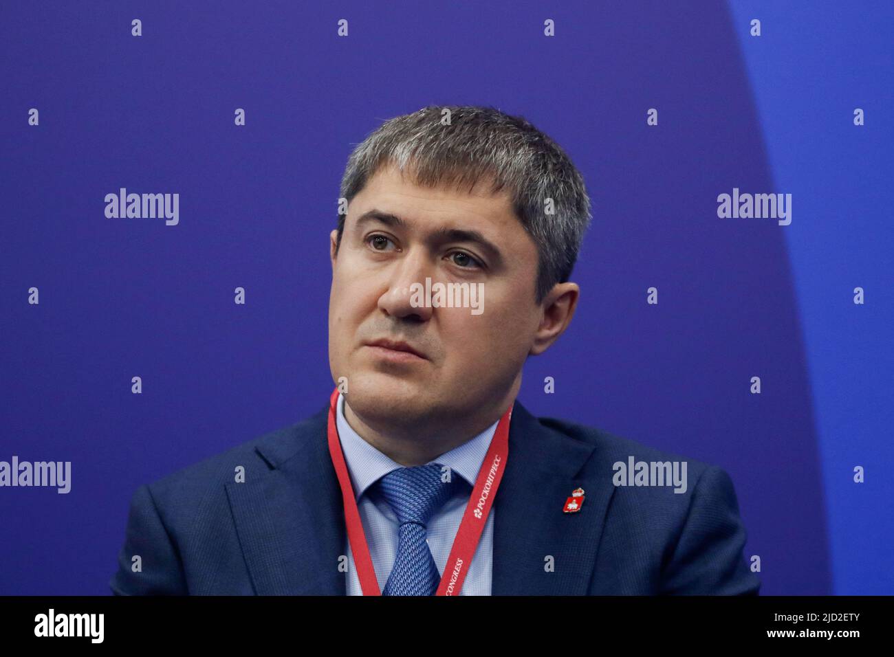 Dmitry Makhonin, Gouverneur des Perm-Territoriums bei der Sitzung Where Spaces Meet Technology: New Solutions for Territorial Development im Rahmen des St. Petersburg International Economic Forum 2022 (SPIEF 2022). Stockfoto