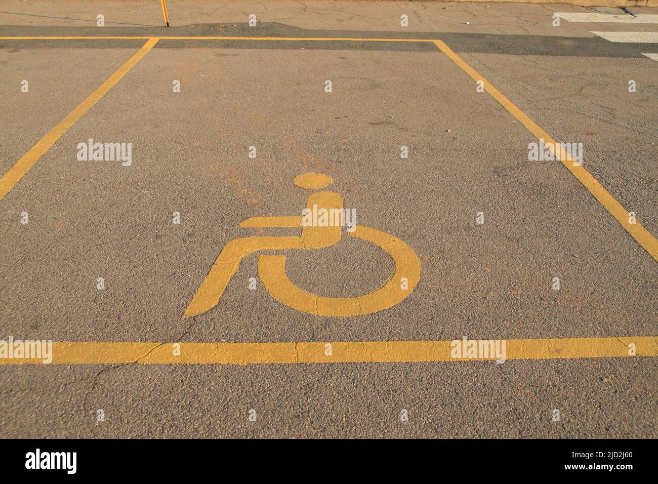 Parkplatz reserviert für Behinderte Icon auf Parkplatz Etage, Pretoria/Tshwane, Gauteng, Südafrika. Stockfoto