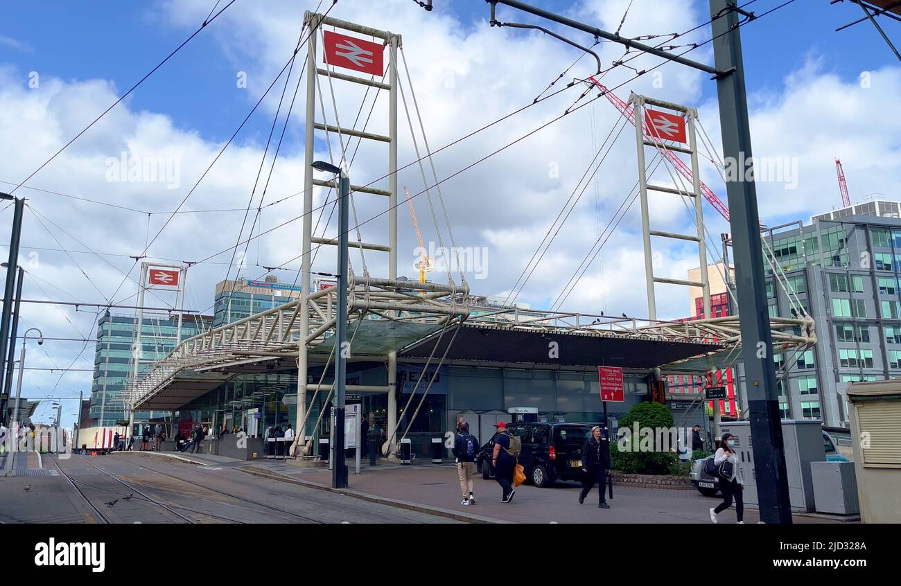 Bahnhof East Croydon - LONDON, Großbritannien - 9. JUNI 2022 Stockfoto