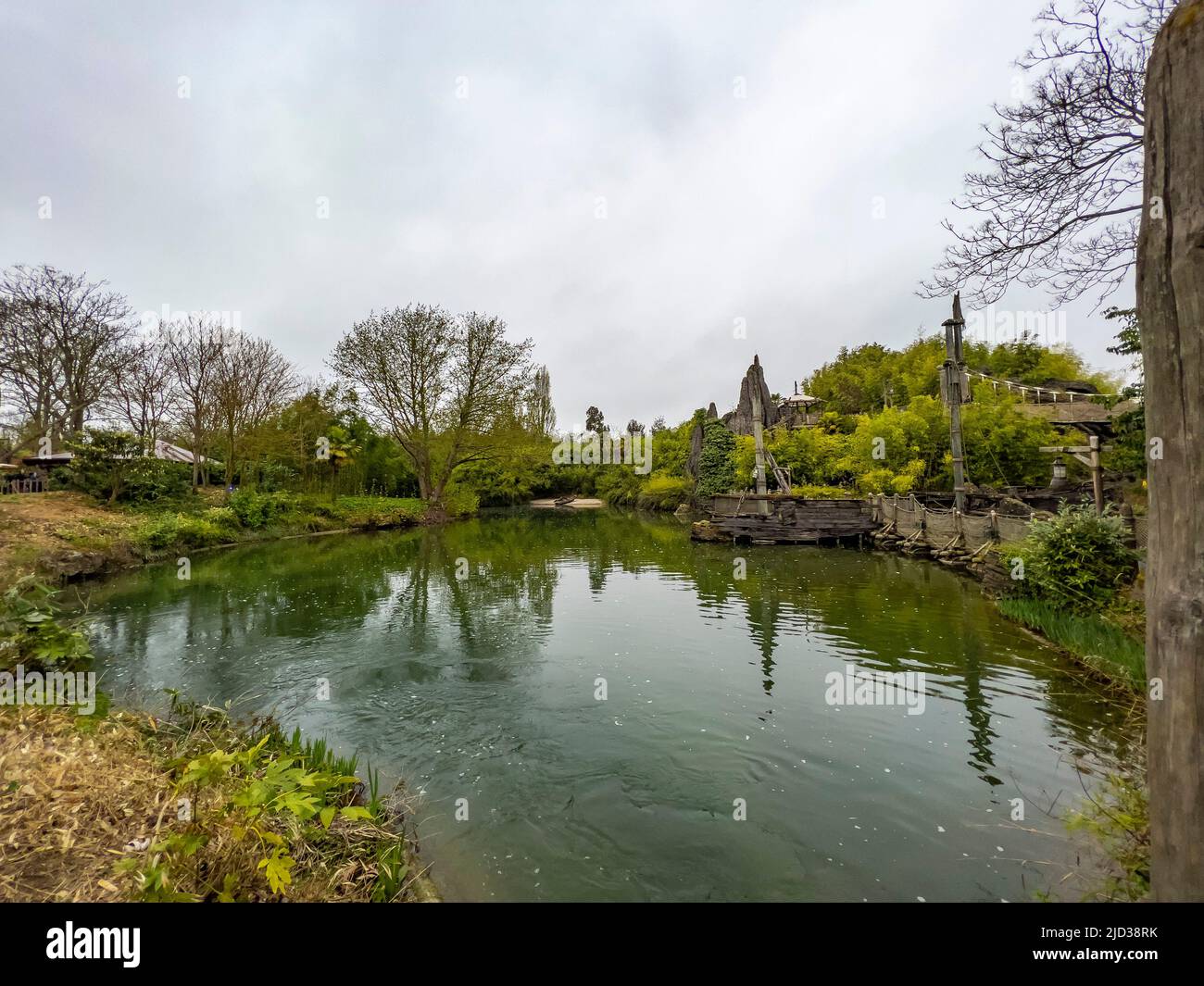 Paris, France - 04/05/2022: Piraten der Karibik Szene von Fahrgeschäften und Orten von Disneyland Paris. Sehr erfolgreiche Designs aus Filmmomenten. Stockfoto
