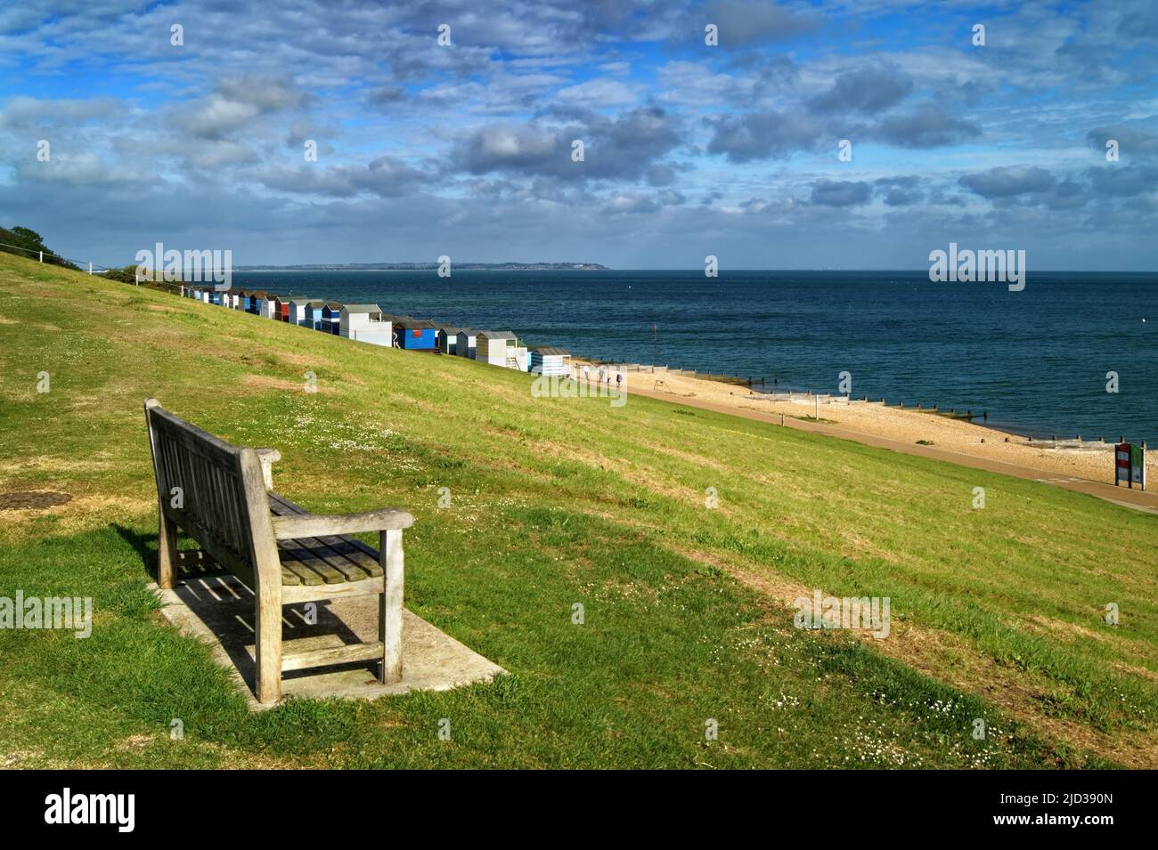 Blick auf die Pisten von Großbritannien, Kent, Tankerton und das Meer Stockfoto