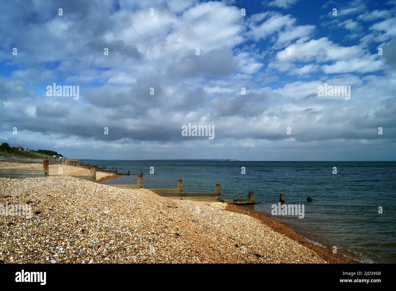 Großbritannien, Kent, Tankerton Beach und Groynes Stockfoto