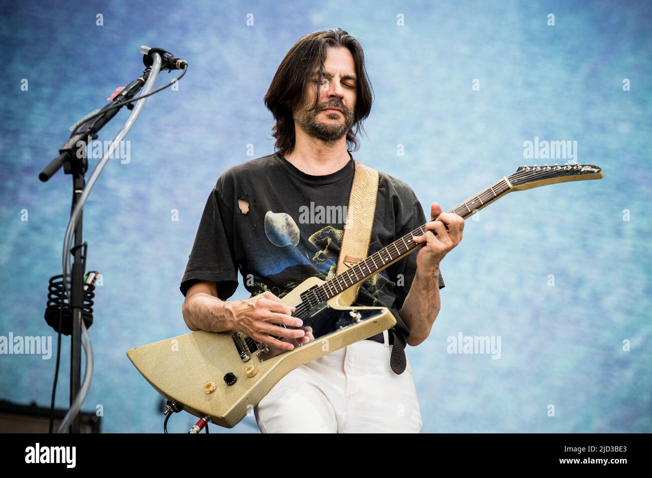 ITALIEN, MAILAND, 15. 2022. JUNI: Brian Bell, Gitarrist der amerikanischen Alternative-Rock-Band WEEZER, preformt live auf der Bühne des Ippodromo SNAI La Maura während des 'I-Days Festival 2022' Stockfoto