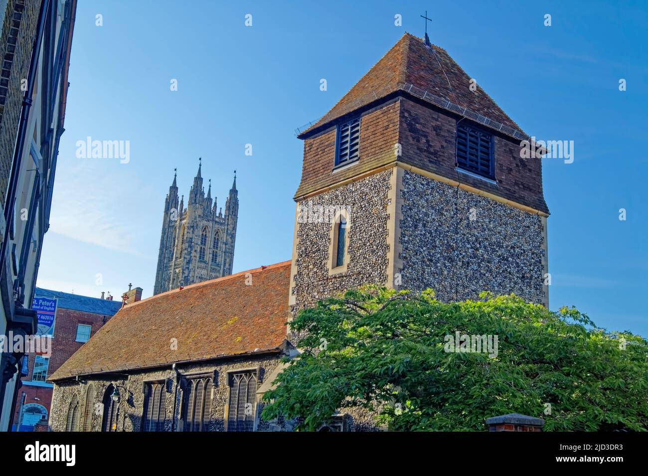 UK, Kent, Canterbury, St Alphege's Church und Canterbury Cathedral ab St Alphege Lane Stockfoto