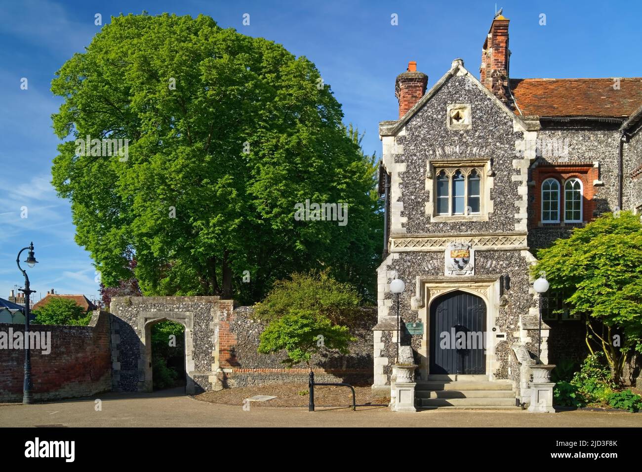 Großbritannien, Kent, Canterbury, Tower House am Eingang zu Westgate Gardens Stockfoto