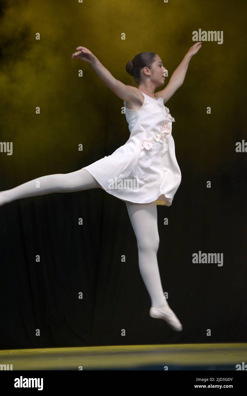 Letzte Tanzshow für das Akademiejahr 2022 für die TANZSCHULE ABSEITS DES JAZZ am Theater de Verdure, Nizza, Frankreich. Juni 11. 2022 - FAMA © Fausto Marci Stockfoto