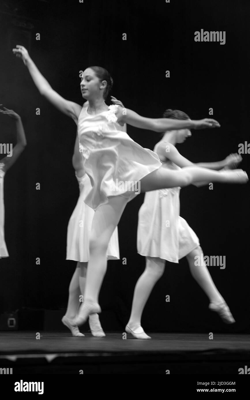 Letzte Tanzshow für das Akademiejahr 2022 für die TANZSCHULE ABSEITS DES JAZZ am Theater de Verdure, Nizza, Frankreich. Juni 11. 2022 - FAMA © Fausto Marci Stockfoto