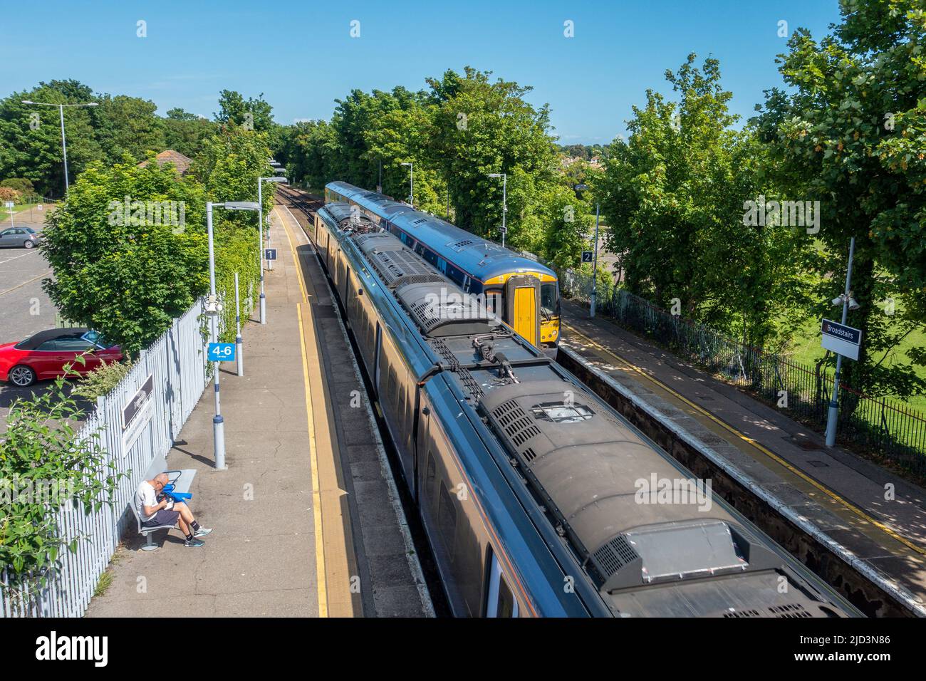 High Speed Javelin und 375310 vorbei an Broadstairs Station, Kent Stockfoto