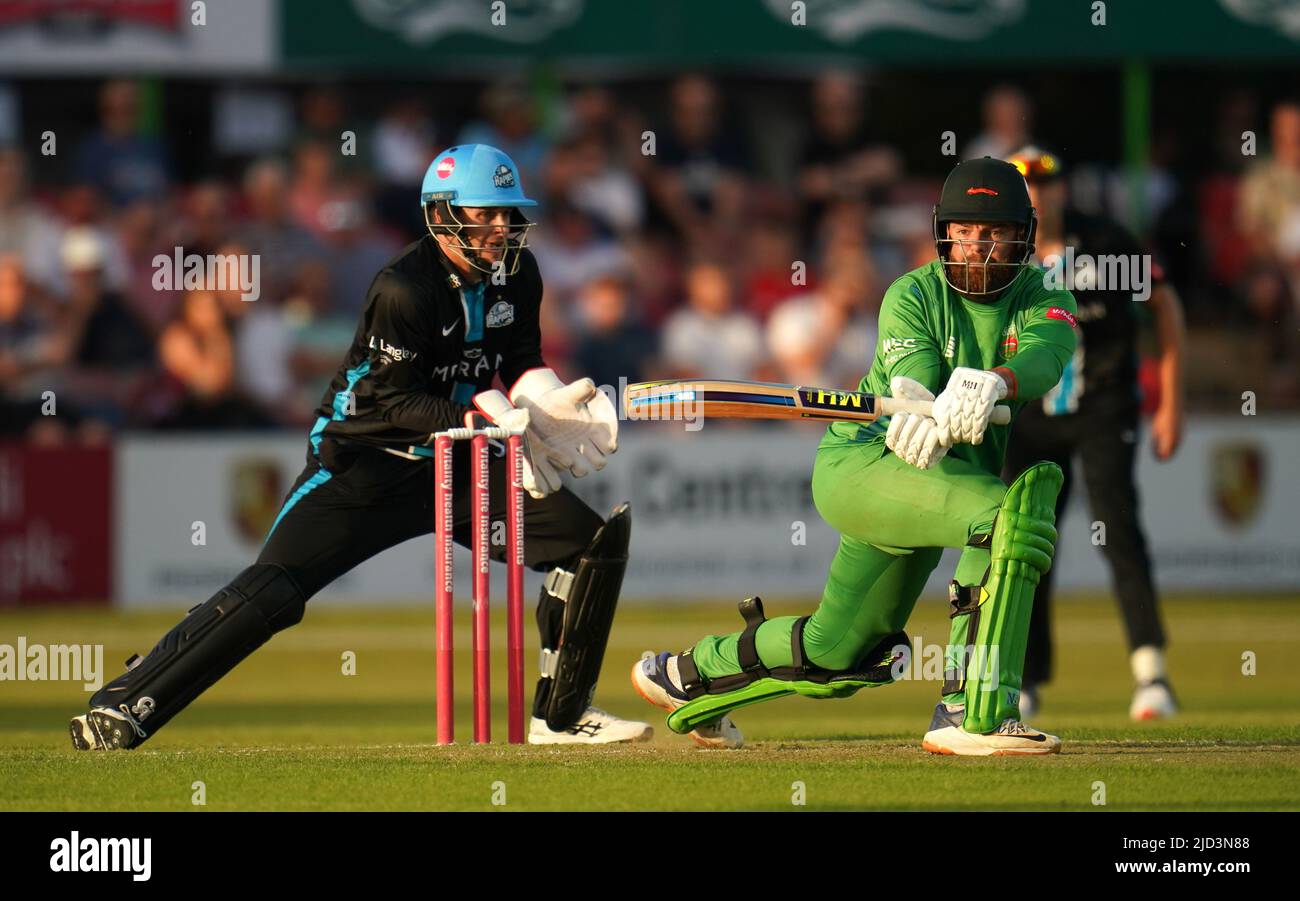 LeicestersahireÕs Arron Lilley Fledermäuse während der Vitality Blast T20, North Group Spiel auf dem Uptonsteel County Ground, Leicester. Bilddatum: Freitag, 17. Juni 2022. Stockfoto