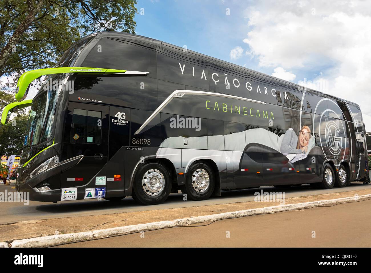 Fahrzeug Marcopolo Paradiso G8 1800 DD Mercedes-Benz O500 RSDD (2022), zu sehen im Ausstellungspark in der Stadt Londrina, Brasilien. Stockfoto