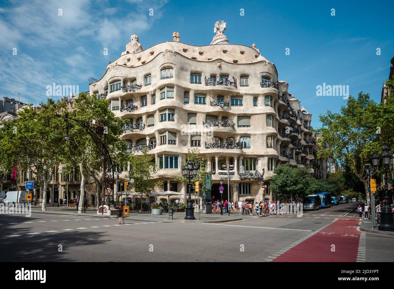 Modernistisches Haus Casa Mila, auch bekannt als La Pedrera, entworfen von Antoni Gaudi in Barcelona, Spanien. Stockfoto