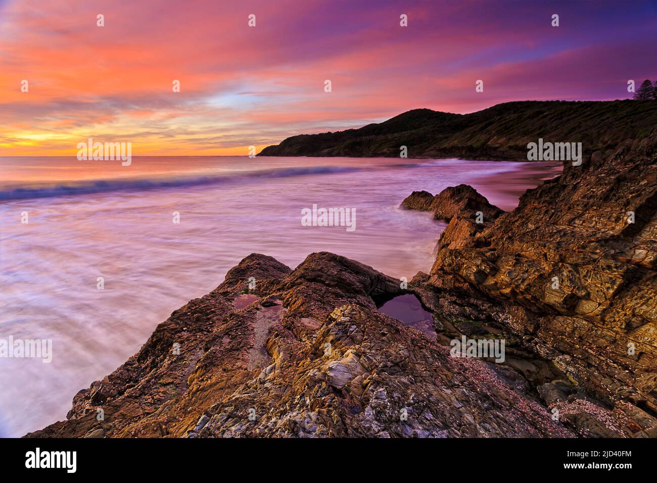 Forster Stadt Burgess Strand bei Sonnenaufgang - malerische Küste der Pazifikküste. Stockfoto