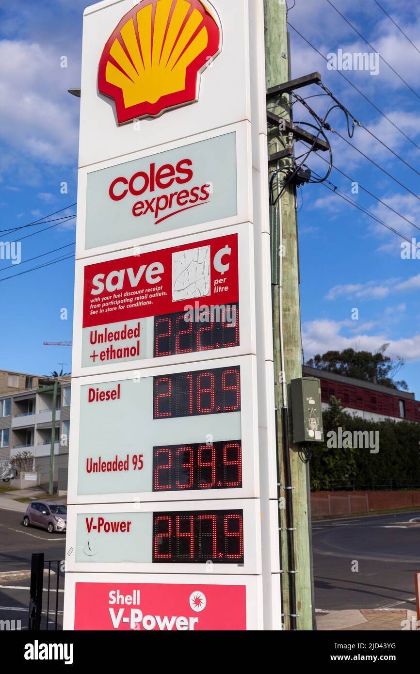 Shell Tankstelle in Sydney Australien, Vorplatz Benzin- und Dieselpreise bei Coles Express Supermarkt, Australien Stockfoto