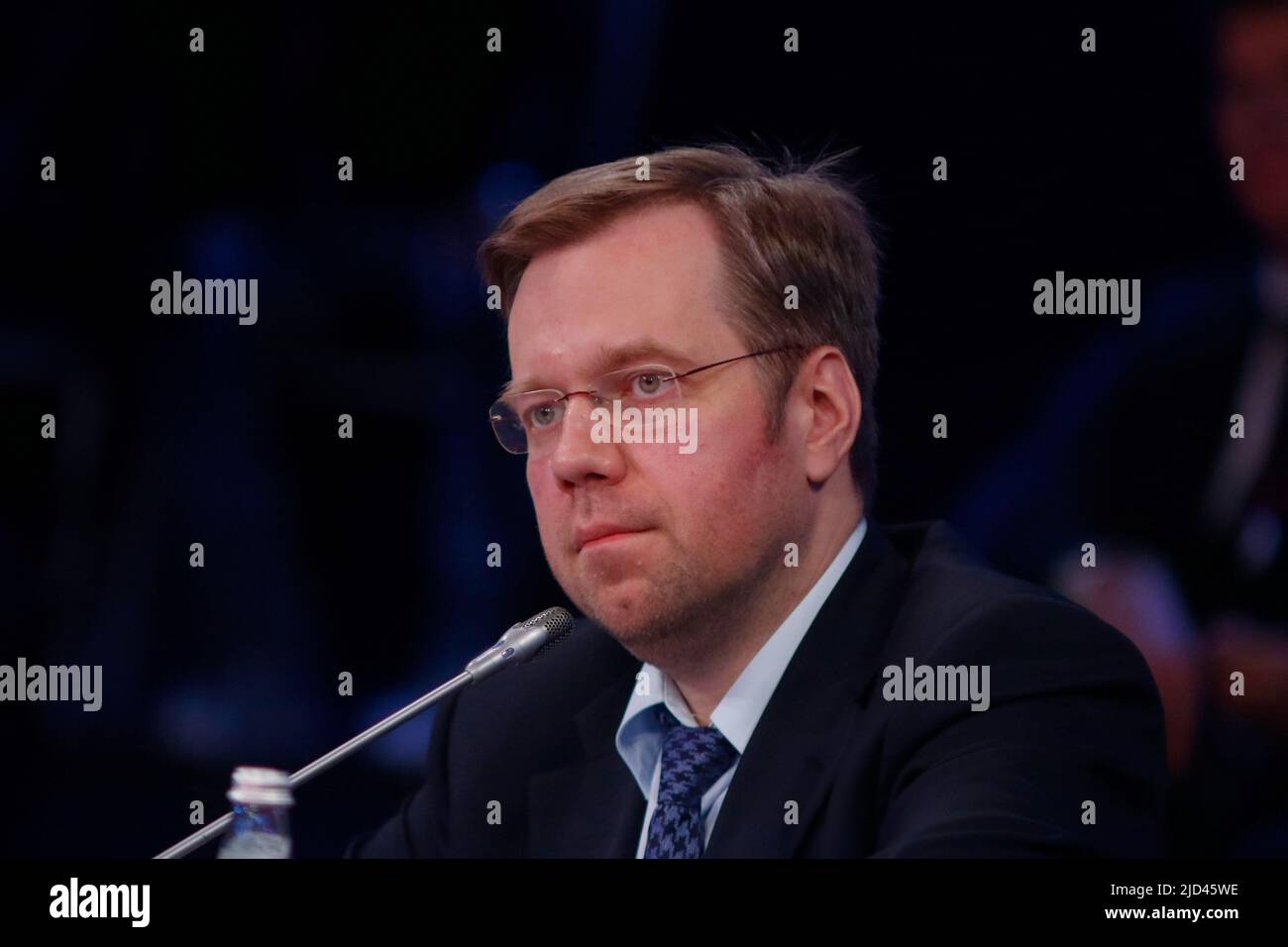 Sankt Petersburg, Russland. 17.. Juni 2022. Alexey Bobrovsky, Economic Observer bei der Session Towards a Sustainable Future: A Green Alternative to Traditional Fuel im Rahmen des St. Petersburg International Economic Forum 2022 (SPIEF 2022). (Foto von Maksim Konstantinov/SOPA Images/Sipa USA) Quelle: SIPA USA/Alamy Live News Stockfoto