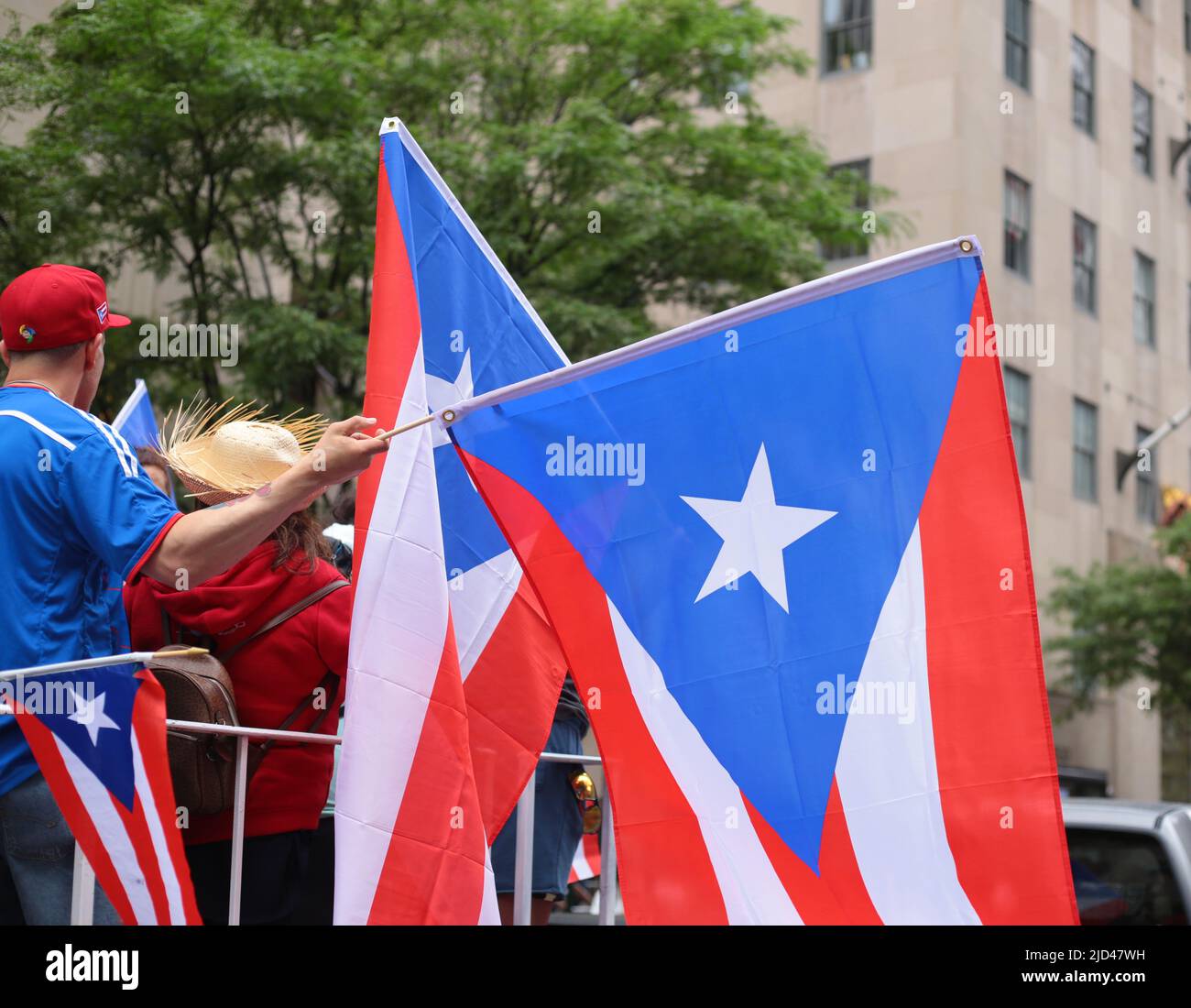 New York, New York - 12. Juni 2022 : die jährliche Parade zum Puerto-ricanischen Tag 65. fand auf der Fifth Avenue in New York City statt Stockfoto