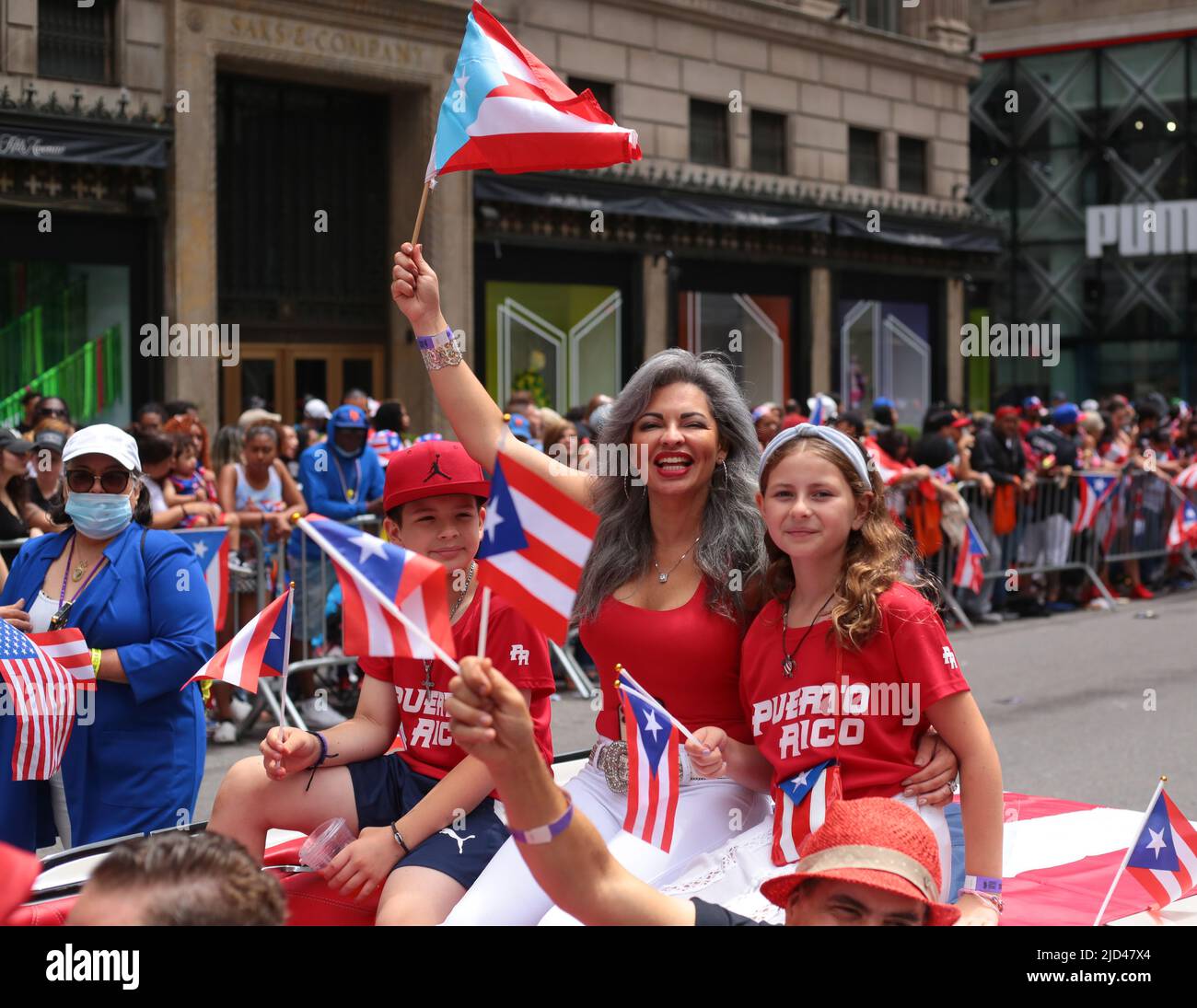 New York, New York - 12. Juni 2022 : die jährliche Parade zum Puerto-ricanischen Tag 65. fand auf der Fifth Avenue in New York City statt Stockfoto