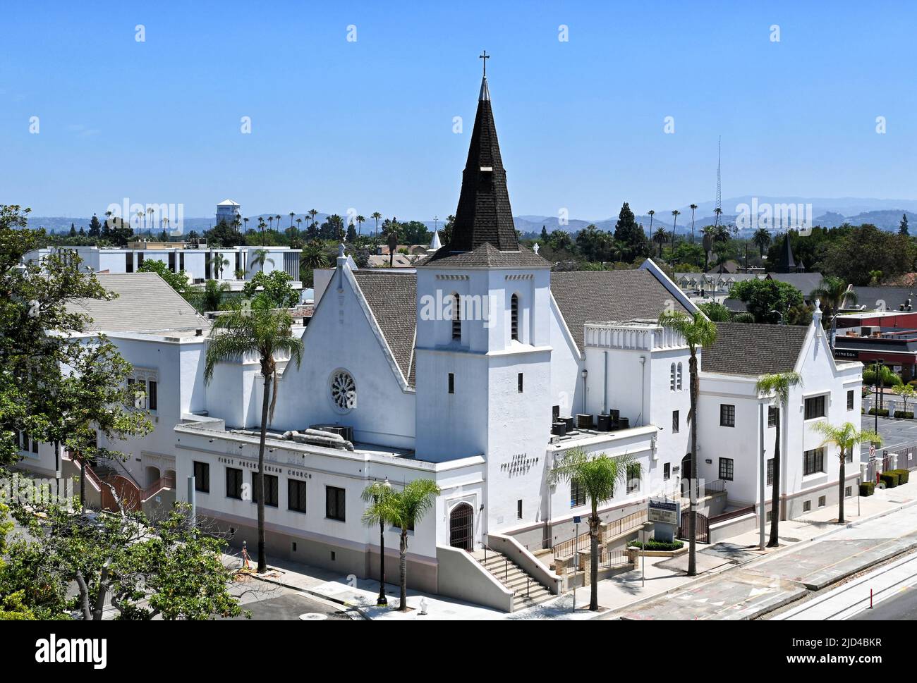 SANTA ANA, KALIFORNIEN - 17. JUNI 2022: Erste Presbyterianische Kirche. Gelegen im historischen Downtown Viertel. Stockfoto