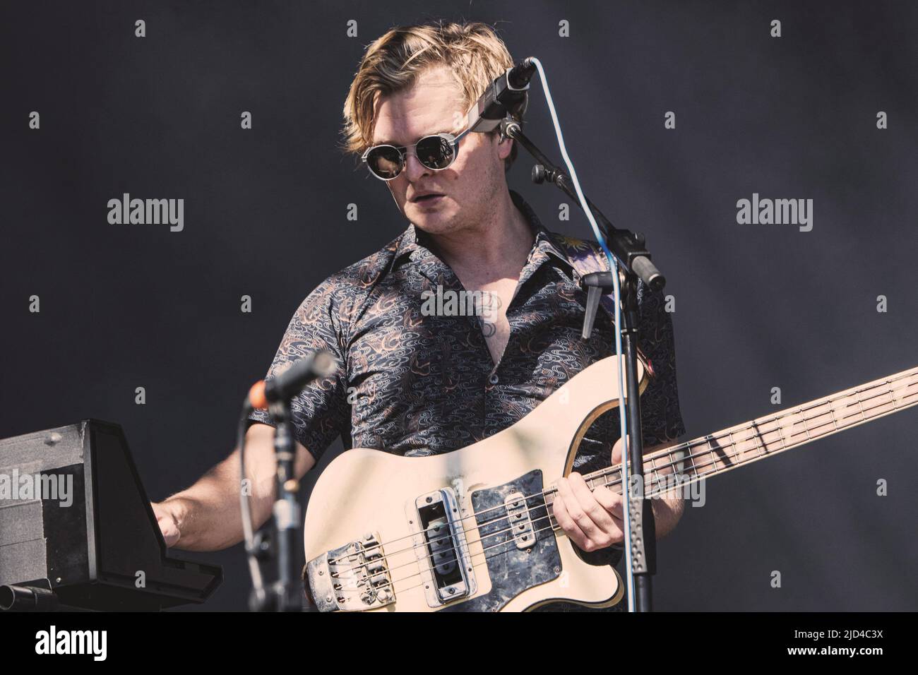 Göteborg, Schweden. 09. August 2018. Chris Taylor spielt live auf der Bühne mit seiner Band Grizzly Bear beim Way Out West Festival in Göteborg. (Foto von Valeria Magri/SOPA Images/Sipa USA) Quelle: SIPA USA/Alamy Live News Stockfoto