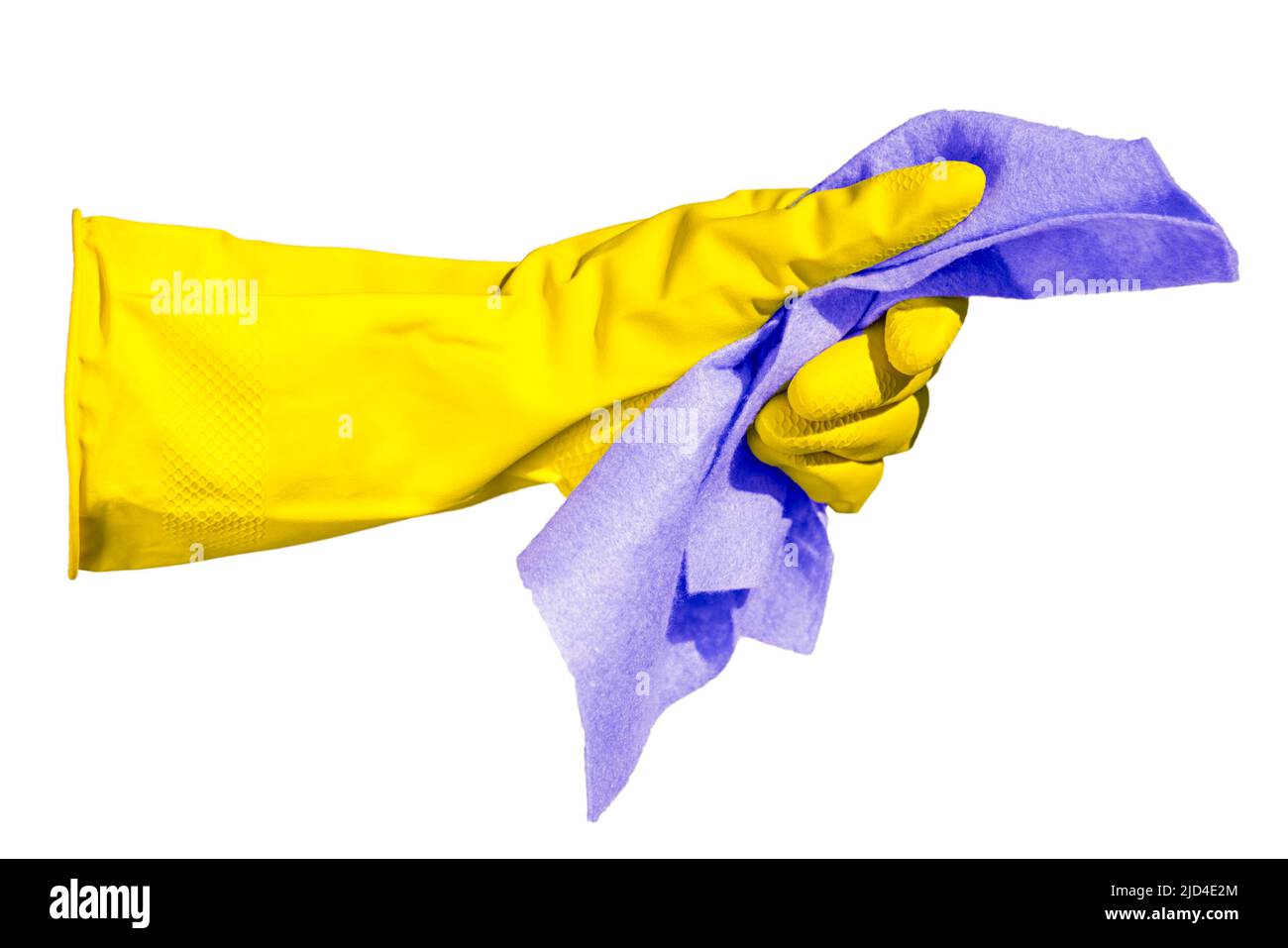 Hand in einem gelben Handschuh hält einen Lappen für die Reinigung isoliert auf einem weißen Hintergrund. In gelben und blauen Farben der ukrainischen Flagge Stockfoto