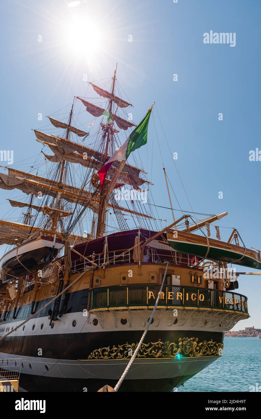 Die Amerigo Vespucci ist ein Segelschiff der Marine, das als