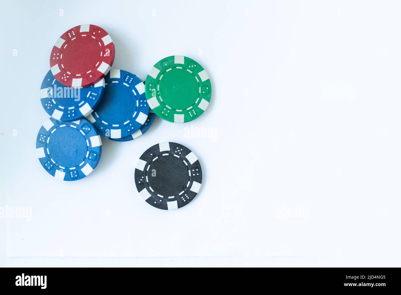 Poker Chips, Studio auf weißem Hintergrund geschossen Stockfoto