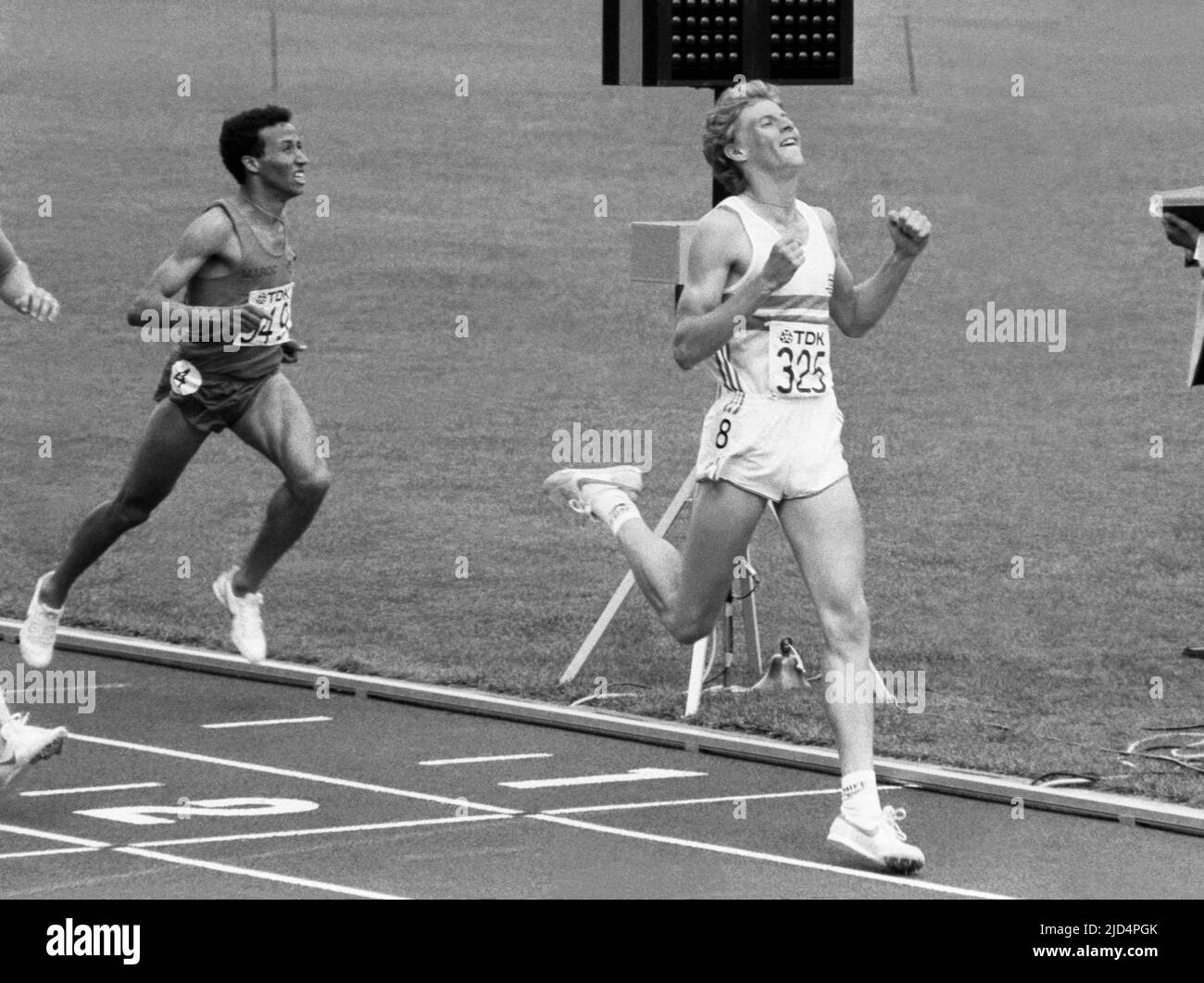 STEVE CRAM England Athlet bei der IAAF-Weltmeisterschaft gewinnt 1500 m vor unter anderem sagte Aouita in Helsinki Finnland 1983 august Stockfoto