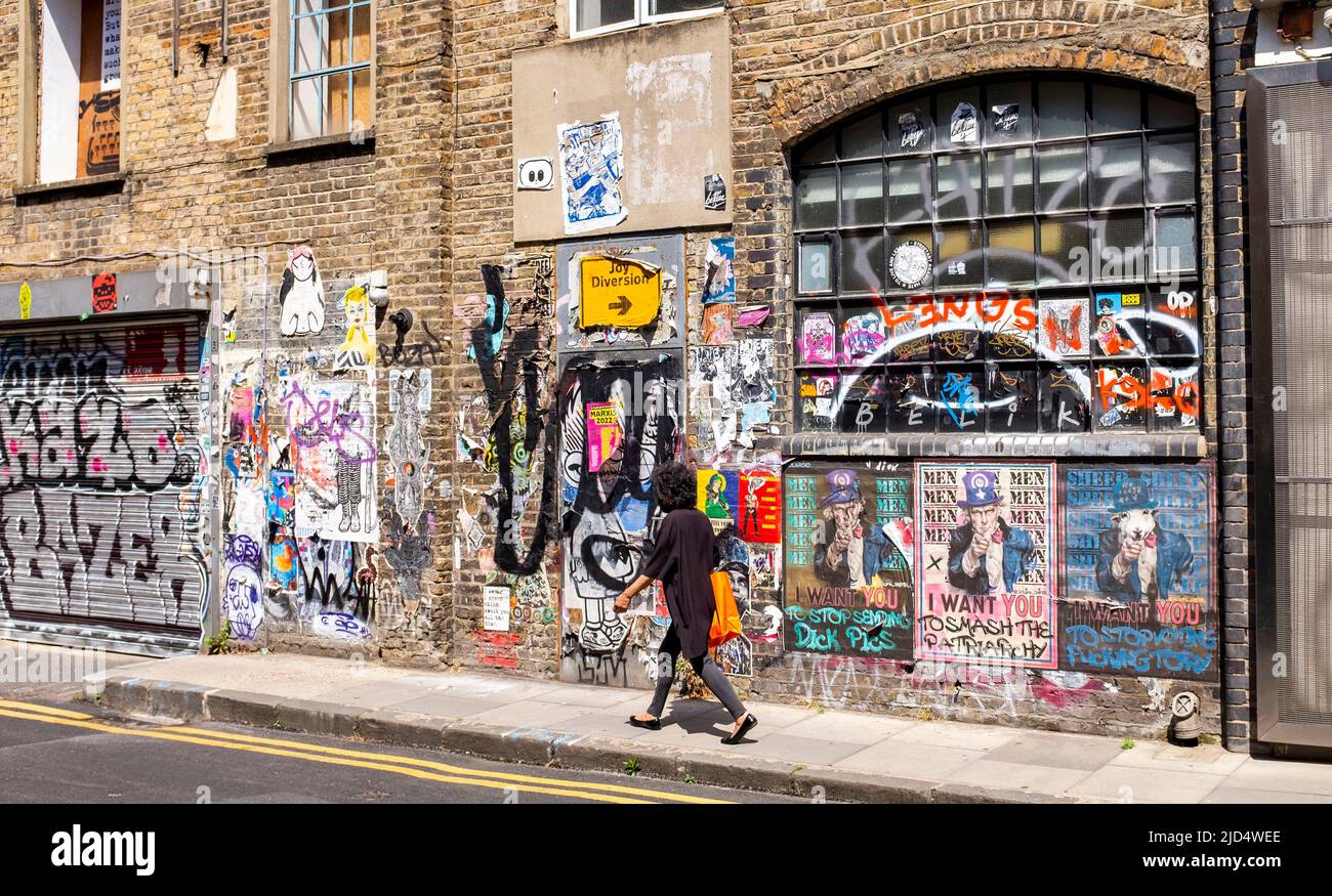 Fashion Street , Spitafields im East End von London, England Großbritannien - Durchgangsstraße, die von Ost-West von der Brick Lane zur Commercial Street verläuft. Die Fashion Street markiert die nördliche Grenze des ursprünglichen Fossan Estate, das den Brüdern Thomas und Lewis Fossan gehört. Foto aufgenommen von Simon Dack Stockfoto