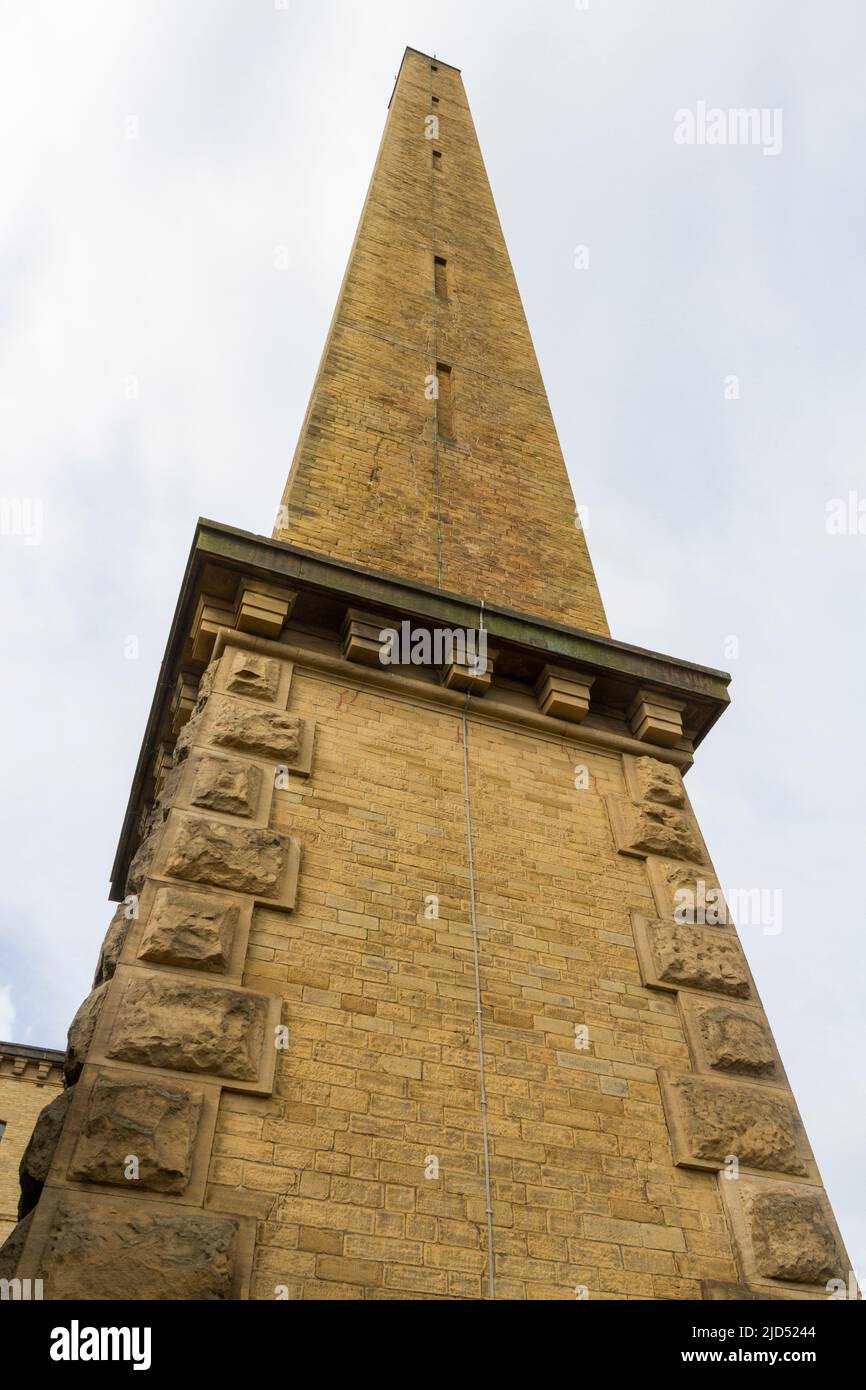 Salts Mill Schornstein, Teil der atemberaubenden Architektur von Saltaire, einem viktorianischen Modelldorf, Shipley, Bradford, West Yorkshire, England. Stockfoto