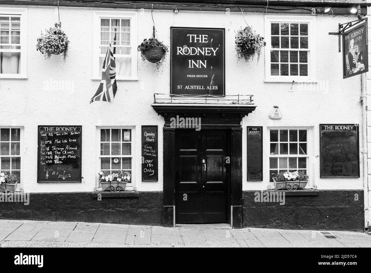 Einzelhandelsgeschäfte in Meneage Street, Helston, Cornwall, England Stockfoto