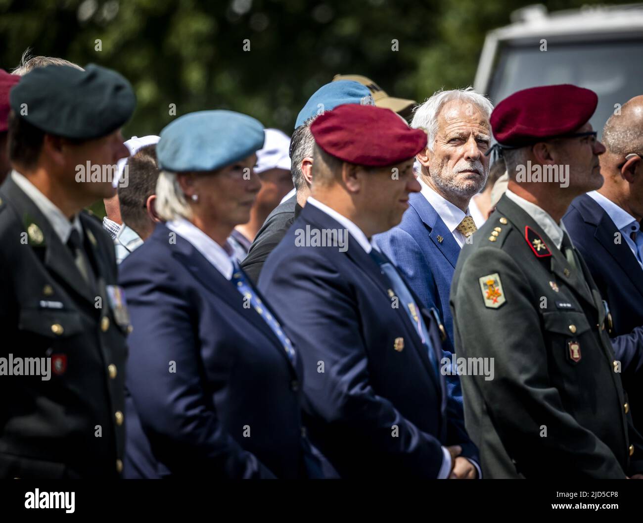 Arnhem, Niederlande. 18.. Juni 2022. 2022-06-18 14:06:13 ARNHEM - Thom Karremans, ehemaliger Kommandant der niederländischen UN-Friedenstruppen in Bosnien, während eines Treffens von Veteranen des Dutchbat III in der Oranjekaserne in Schaarsbergen. Die Soldaten, die 1995 die bosnische Enklave Srebrenica bewachen mussten, werden vom Kabinett restauriert. ANP REMKO DE WAAL netherlands Out - belgium Out Credit: ANP/Alamy Live News Stockfoto