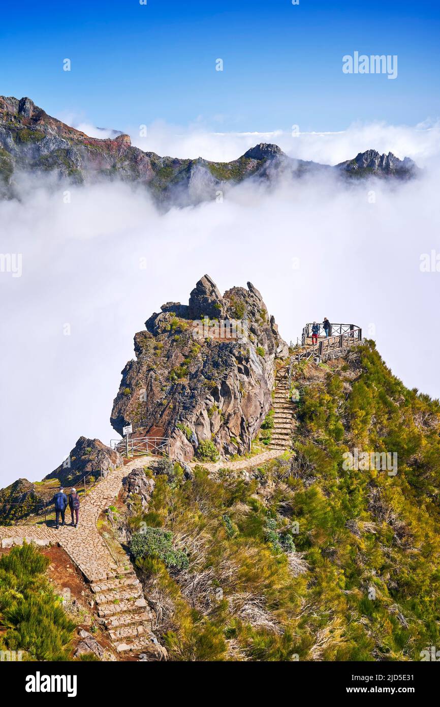 Aussichtspunkt Ninho da Manta auf dem Wanderweg vom Pico do Arieiro zum Pico Ruivo, Madeira, Portugal Stockfoto