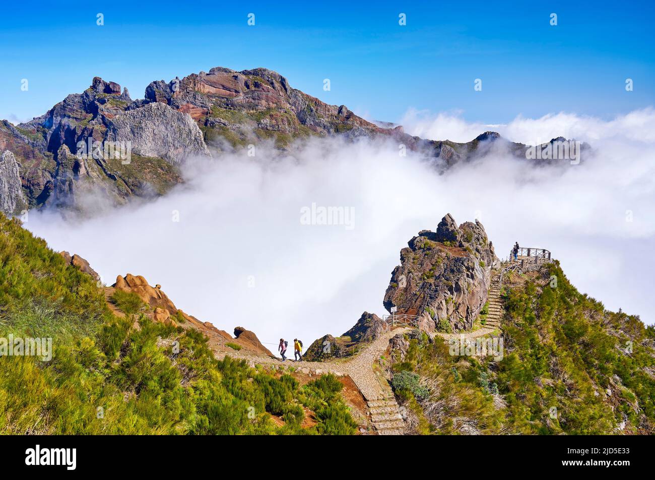 Aussichtspunkt Ninho da Manta auf dem Wanderweg vom Pico do Arieiro zum Pico Ruivo, Madeira, Portugal Stockfoto