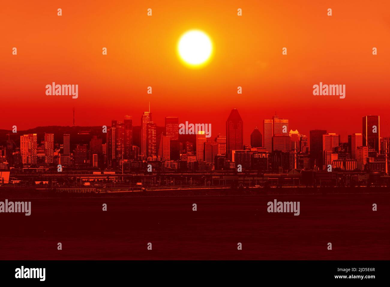 Konzeptuelles Bild einer Stadt, die von extremer Hitzewelle getroffen wurde Stockfoto