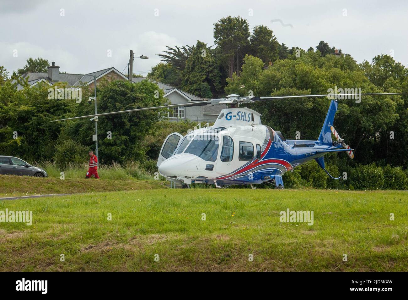 Bantry, West Cork, Irland, Samstag, 18. Juni, 2022; die irische Community Air Ambulance landete im Bantry General Hospital, um ihre medizinische Crew zu einem Zwischenfall zu bringen. Die Wohltätigkeitsorganisation kann öffentliche Spenden zur Finanzierung des Dienstes in Anspruch nehmen, wobei jede Mission etwa 3.500 Euro kostet. Credit ED/Alamy Live News Stockfoto