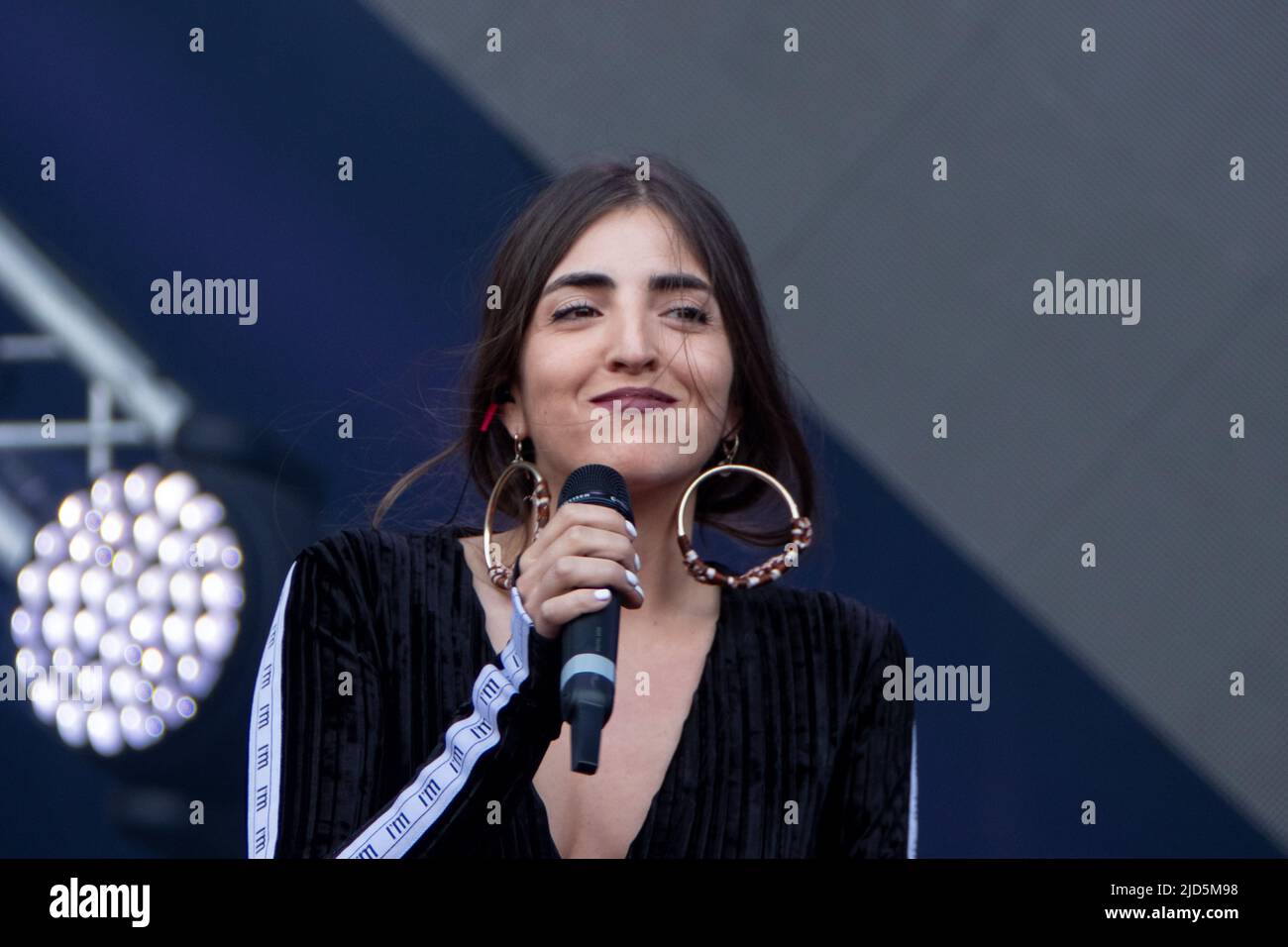 Rom, Italien. 01.. Mai 2018. Joan Thiele spielt mit Dardust (Dario Faini) auf der Bühne beim Primo Maggio Konzert in Rom. (Foto von Valeria Magri/SOPA Images/Sipa USA) Quelle: SIPA USA/Alamy Live News Stockfoto