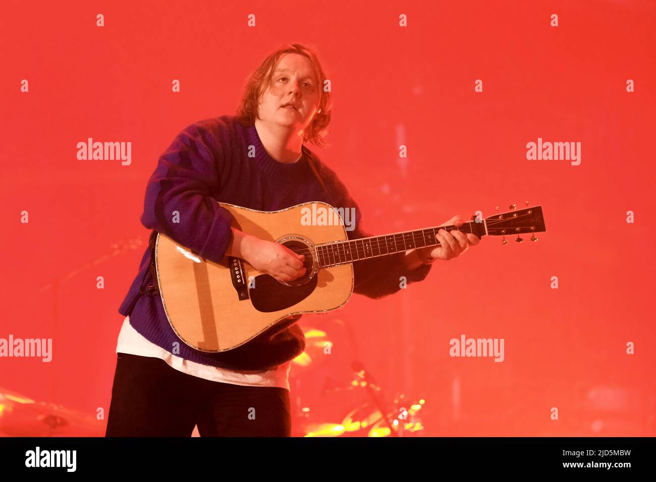 Newport, Großbritannien. 17.. Juni 2022. Der international gefeierte schottische, preisgekrönte Singer-Songwriter und Gitarrist Lewis Capaldi tritt live beim Isle of Wight Festival auf. Kredit: SOPA Images Limited/Alamy Live Nachrichten Stockfoto