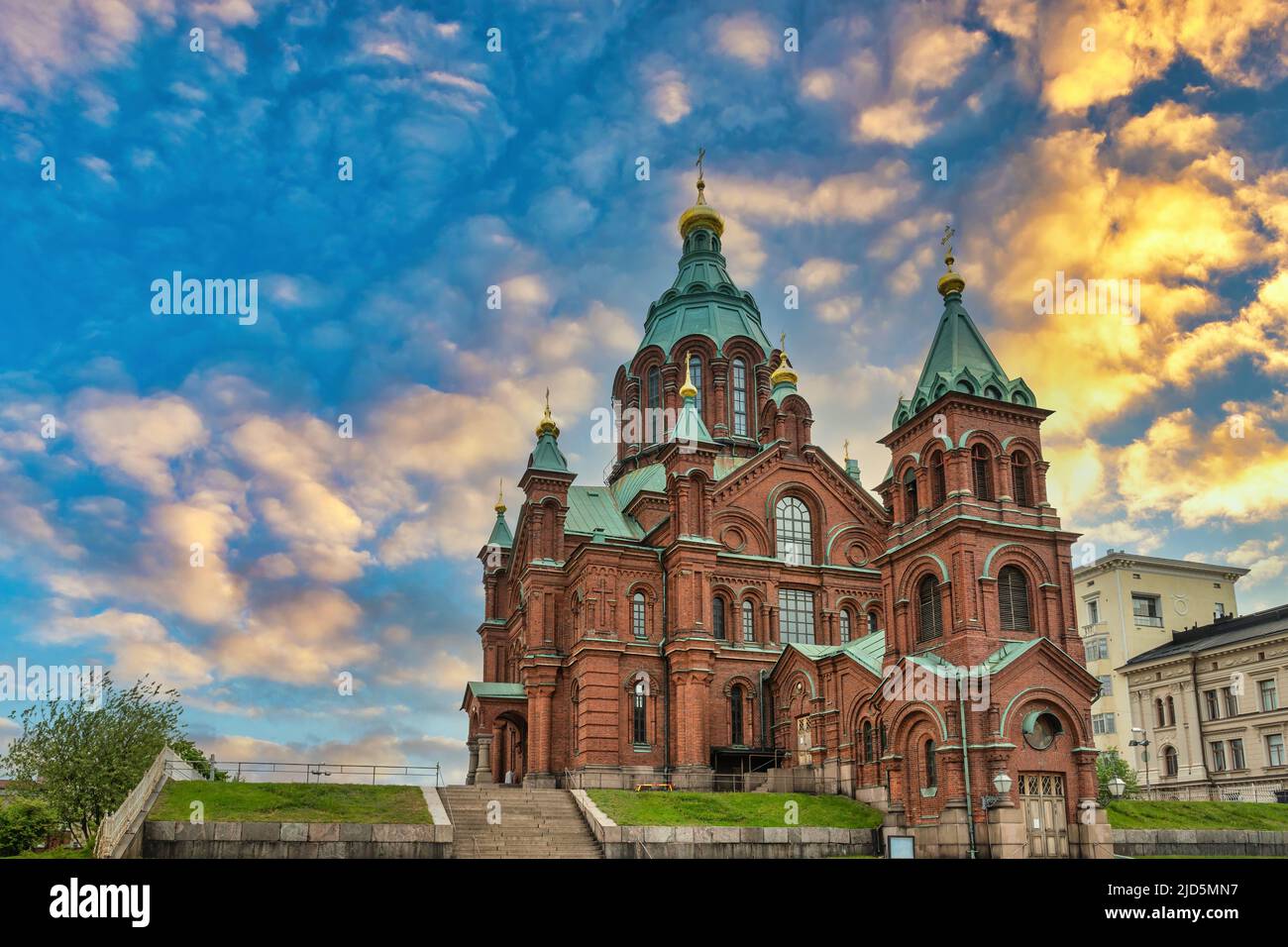 Helsinki Finnland, Skyline von Sonnenaufgang in der Uspenski-Kathedrale Stockfoto
