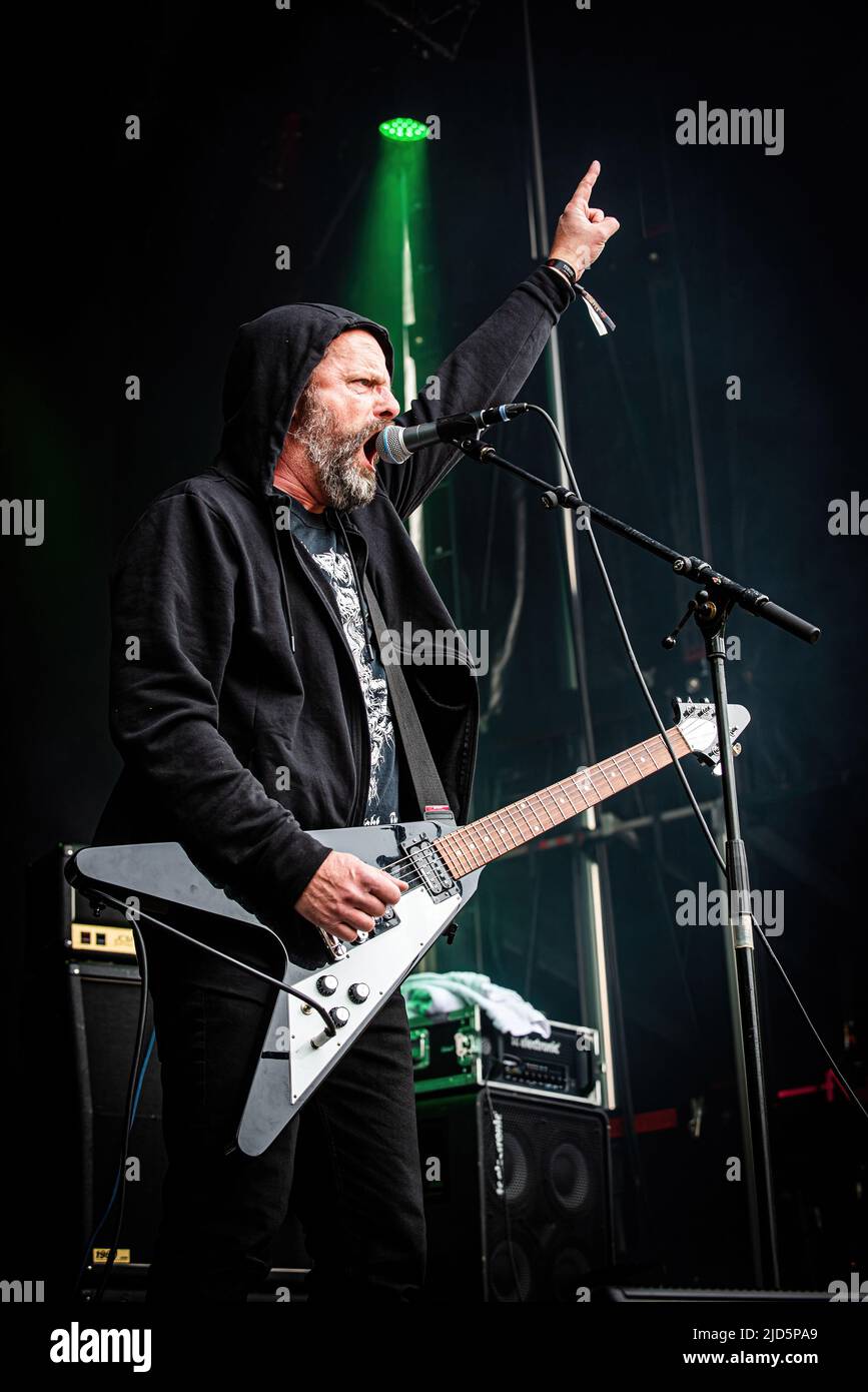 Kopenhagen, Dänemark. 17., Juni 2022. Die schwedische Metalband Horndal spielt ein Live-Konzert während des dänischen Heavy Metal Festivals Copenhell 2022 in Kopenhagen. Hier ist Sänger und Gitarrist Henrik Levahn live auf der Bühne zu sehen. (Bildnachweis: Gonzales Photo - Sebastian Dammark). Stockfoto