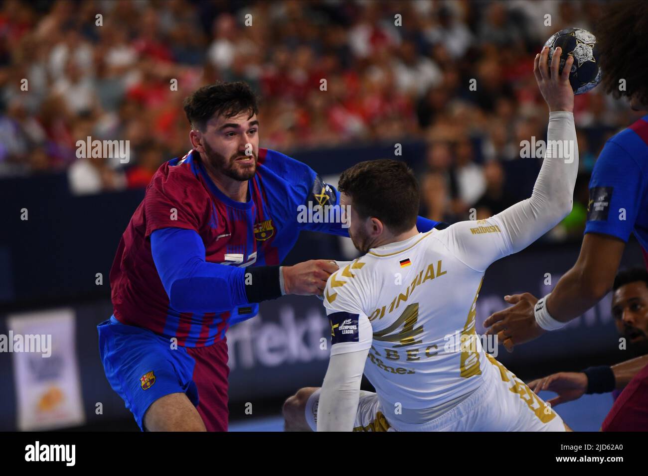KÖLN, DEUTSCHLAND - 18. JUNI 2022: Semifinale des THW Kiel - Barca EHF FINAL4 Männer Stockfoto