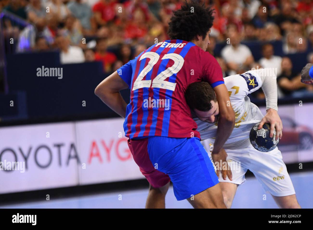 KÖLN, DEUTSCHLAND - 18. JUNI 2022: Semifinale des THW Kiel - Barca EHF FINAL4 Männer Stockfoto