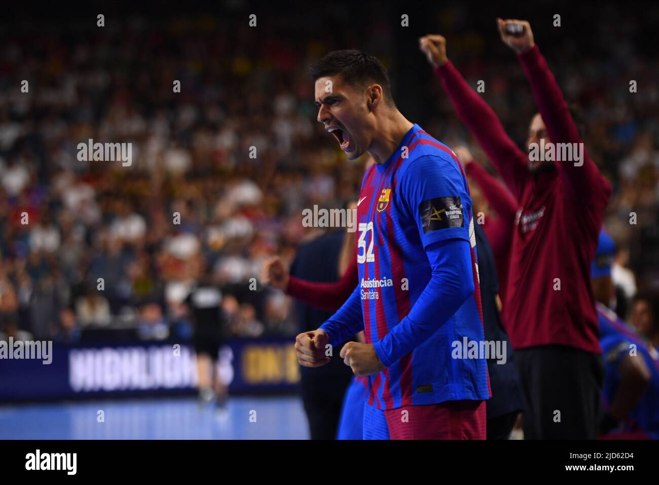 KÖLN, DEUTSCHLAND - 18. JUNI 2022: 32 Ángel Fernández. Semifinale THW Kiel - Barca EHF FINAL4 Männer Stockfoto