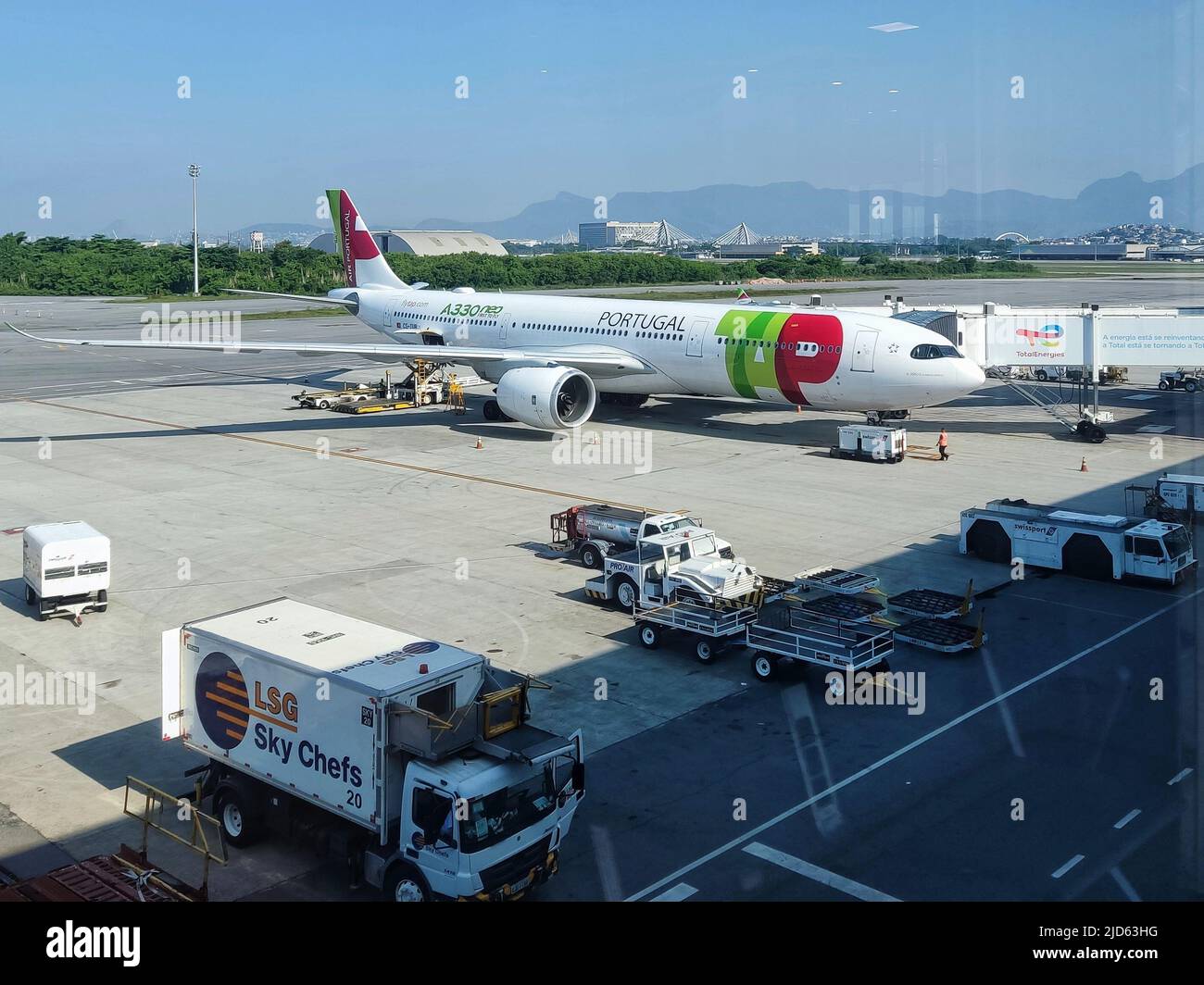 TAP Air Portugal Flugzeug am Flughafen Galeao International Tom Jobim, Rio de Janeiro, Brasilien Stockfoto