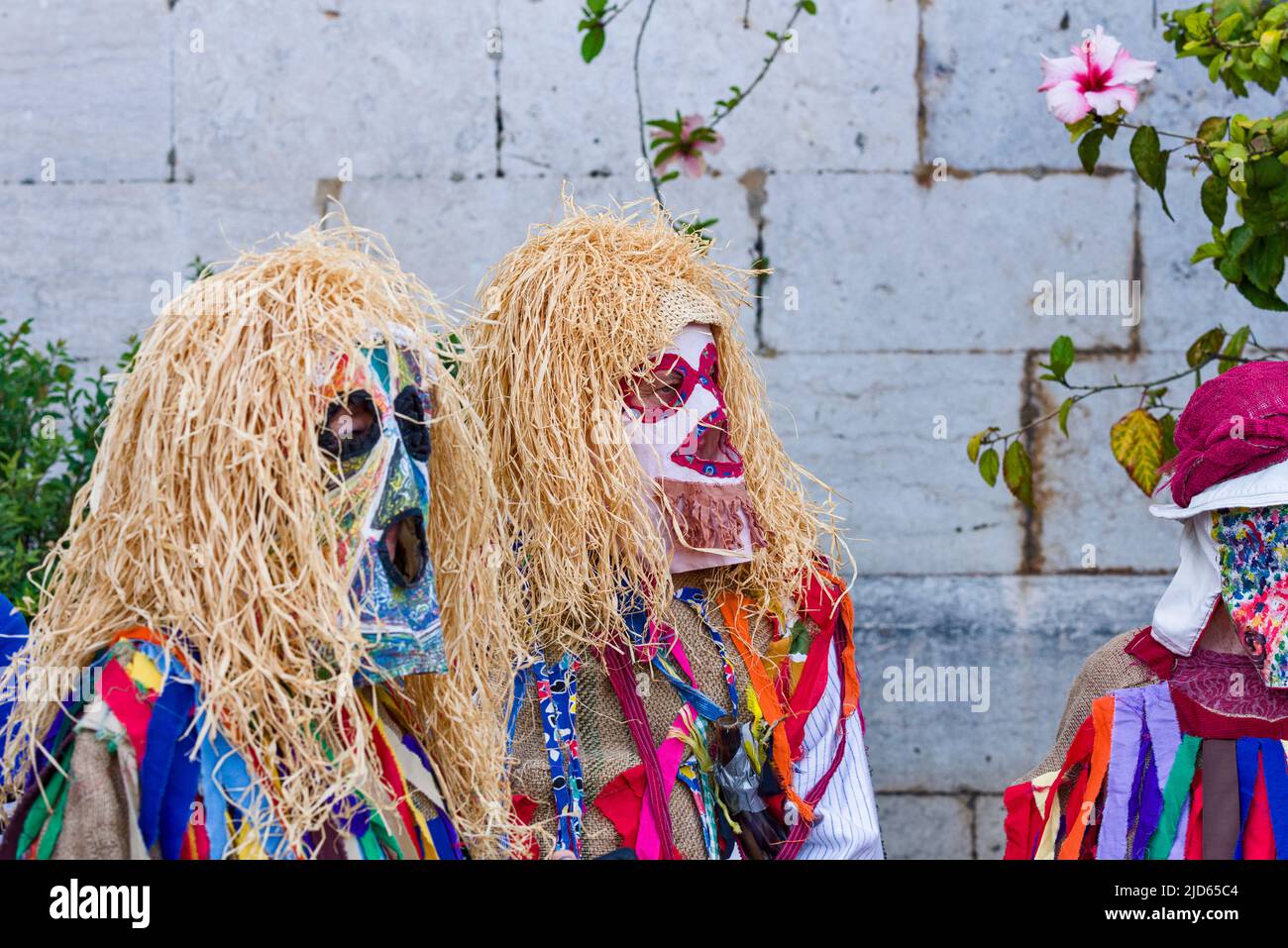 Detail des Kostüms während der Parade beim Festival der Iberischen Maske in Lissabon, Portugal Stockfoto