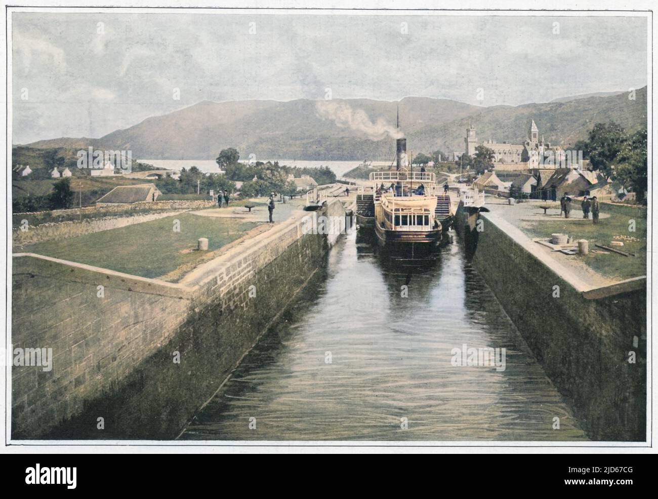 CALEDONIAN CANAL - Szene in Fort Augustus. Kolorierte Version von : 10016405 Datum: Ca. 1900 Stockfoto