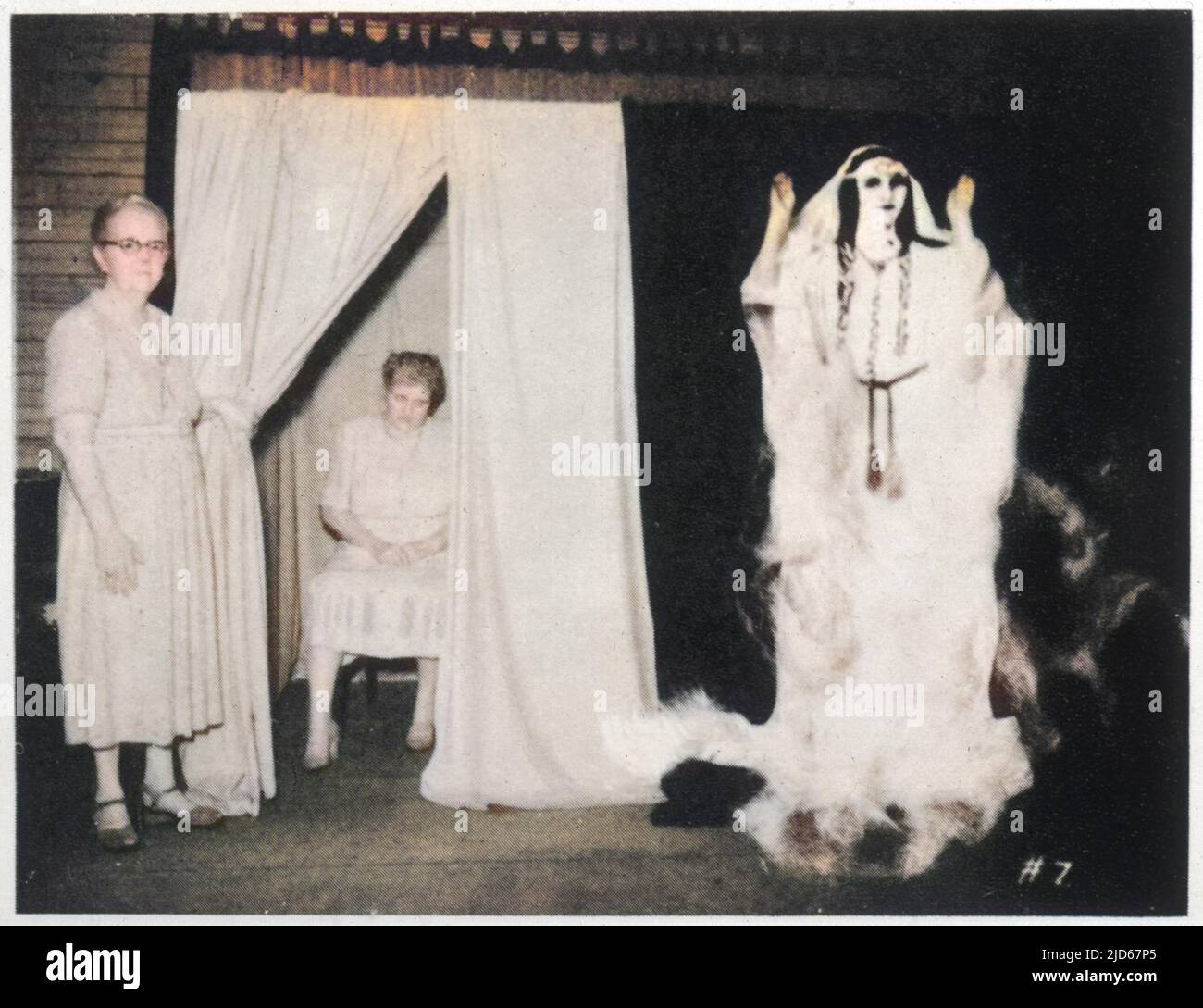 In Ephrata, Pennsylvania, materialisiert Ethel Post Parrish den Geist der 'Silver Belle' Bild 7 von 7 Colorized Version of : 10023588 Datum: 1953 Stockfoto