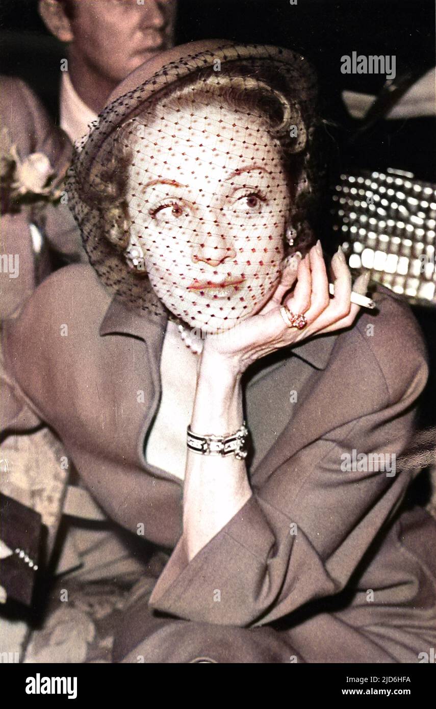 Marlene Dietrich (1901 - 1992), amerikanische Filmschauspielerin und Kabarettistin. Kolorierte Version von: 10219374 Datum: 1950 Stockfoto