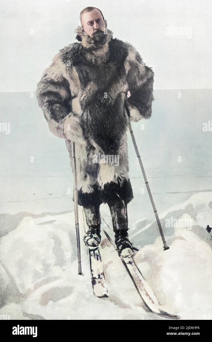 Kapitän Roald Engelbreth Gravning Amundsen (1872 - 1928), norwegischer Entdecker, in seiner Kleidung und seinen Skiern für kaltes Wetter, Antarktis, 1912. Amundsen führte die ersten Expeditionen durch die Nordwestpassage und erreichte den Südpol. Kolorierte Version von: 10217873 Datum: 1912 Stockfoto