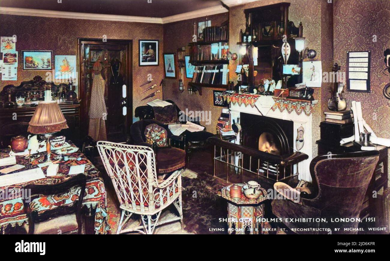 Wohnzimmer der 221B Baker Street, Teil einer Sherlock Holmes Ausstellung, London, rekonstruiert von Michael Weight. Dazu gehören Holmes Pfeife und seine Geige. Kolorierte Version von: 10527570 Datum: 1951 Stockfoto